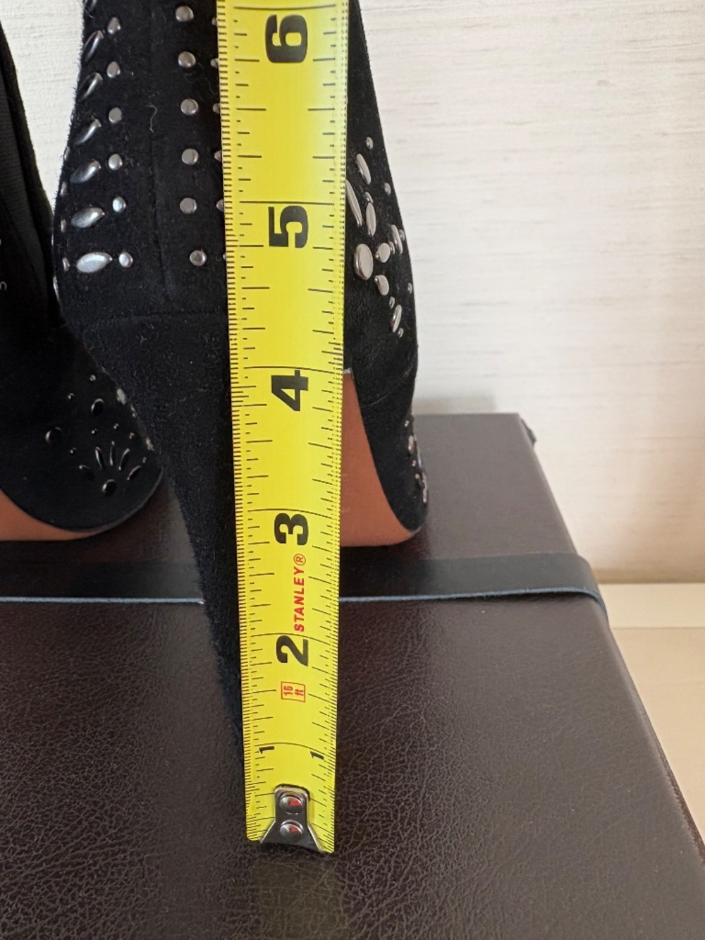 ALAIA Boots right off the Runway - Picture 4 of 11